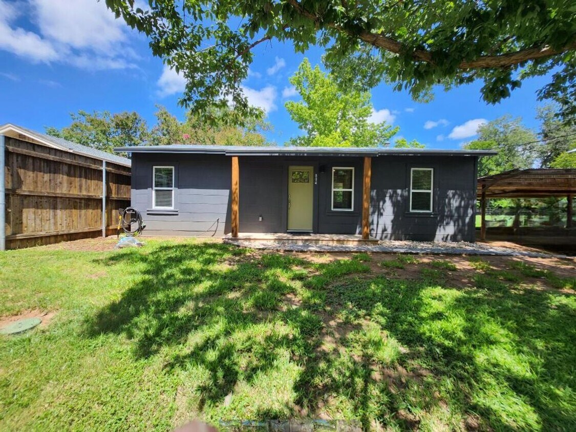 Primary Photo - FOR LEASE!!