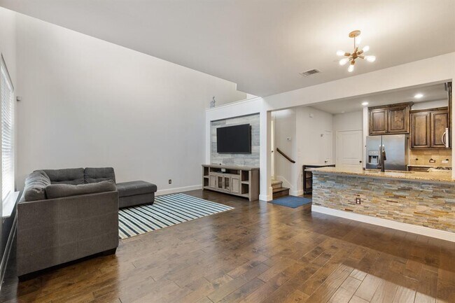 Foto del edificio - 4646 Rhett Ln