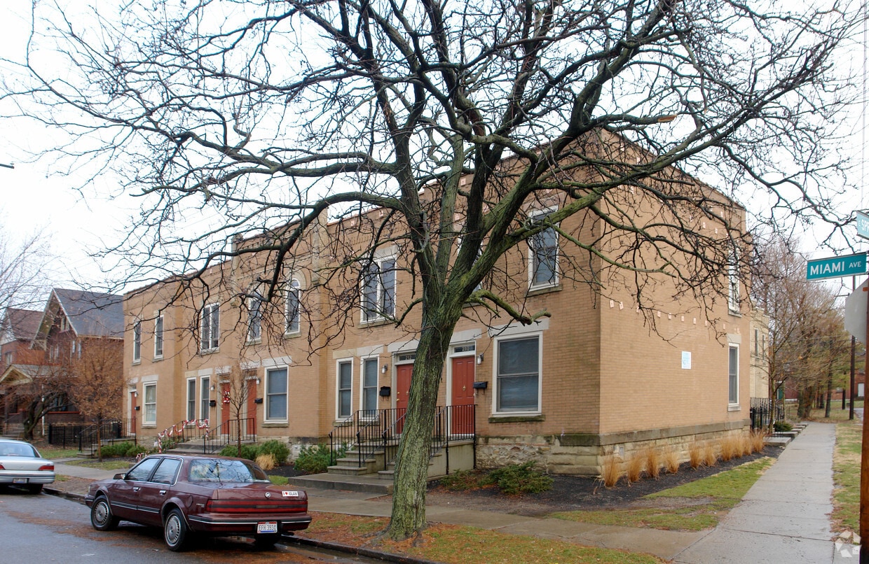 Building Photo - 210-218 Miami Ave