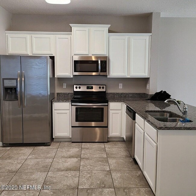 Foto del edificio - 790 Servia Dr