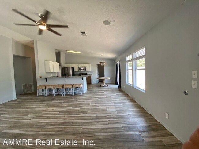 Foto del edificio - 3 br, 2 bath House - 6465 Coventry Hills Rd.