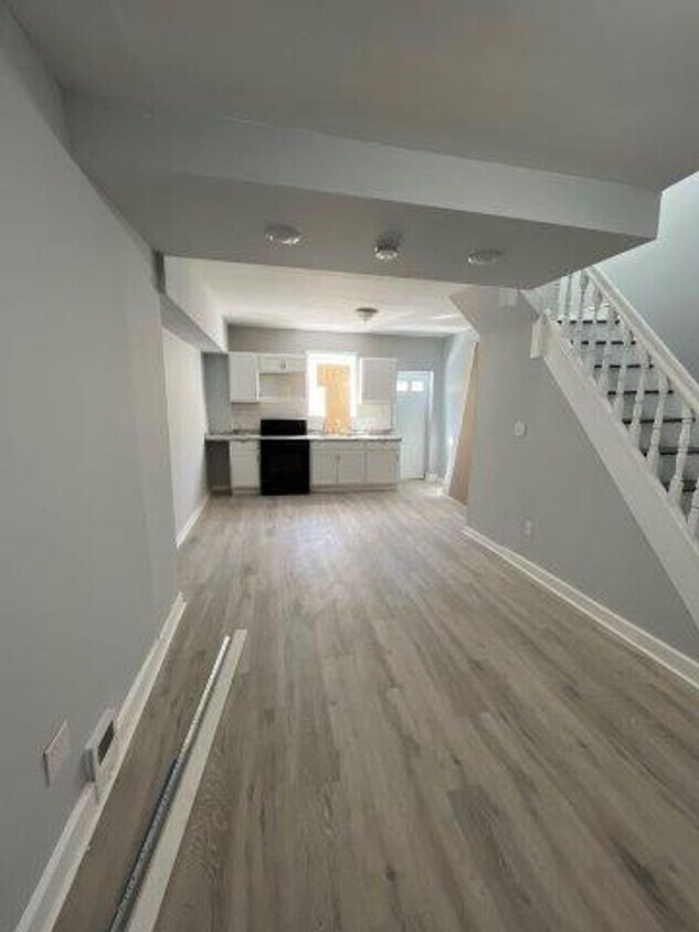 Stunning Renovated, & great location - Stunning Renovated, & great location