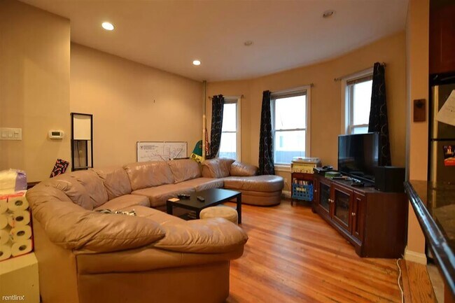 Foto del edificio - 8 Montfern Ave