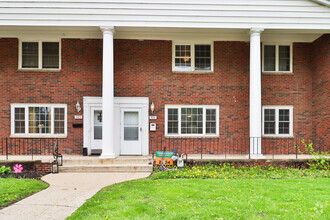 Building Photo - 925 N Prairie Ave