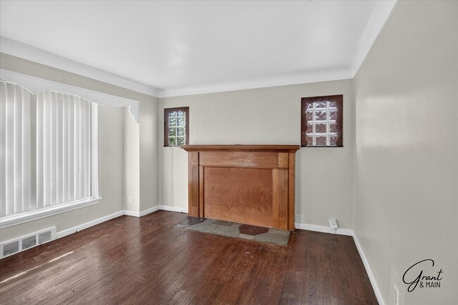 Foto del edificio - $1300 3 bedrooms