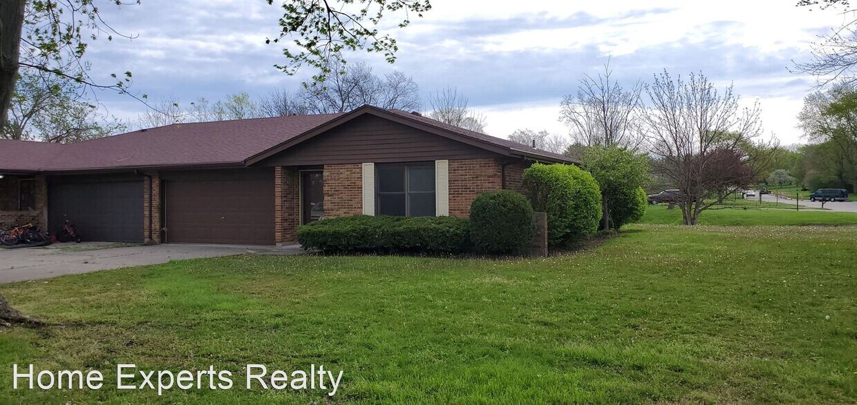 Primary Photo - 8690-8692 Shadycreek Dr