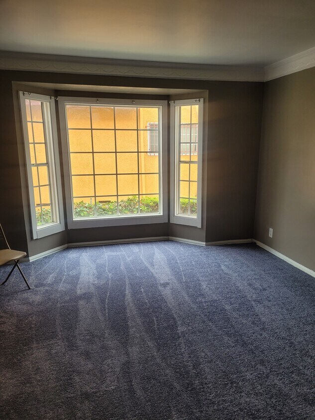 Sala de estar - 1043 Meadowbrook Ave