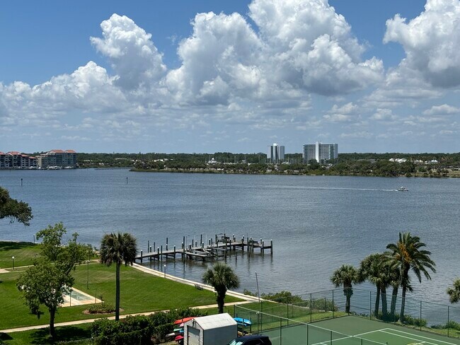 Foto del edificio - 100 Silver Beach Ave