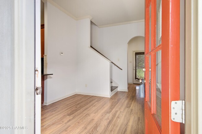 Foto del edificio - 329 Chimney Rock Blvd