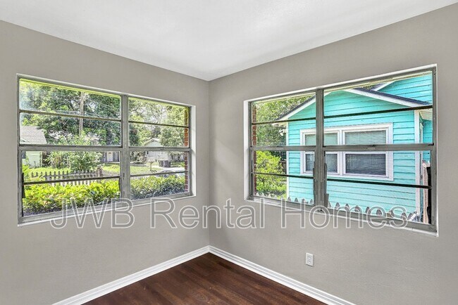 Foto del edificio - 2739 Myra St