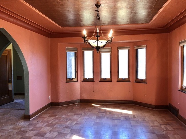 Building Photo - Gorgeous Westwood Tutor with Lots of Charm!