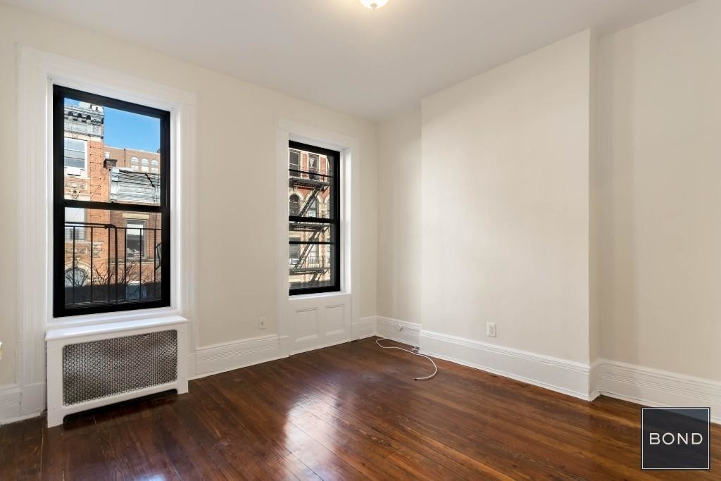 Foto principal - 218 E 85th St