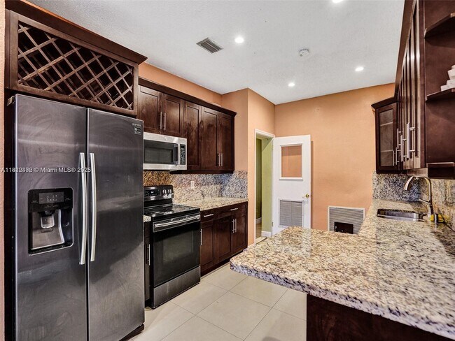 Foto del edificio - 1161 NE 202nd St
