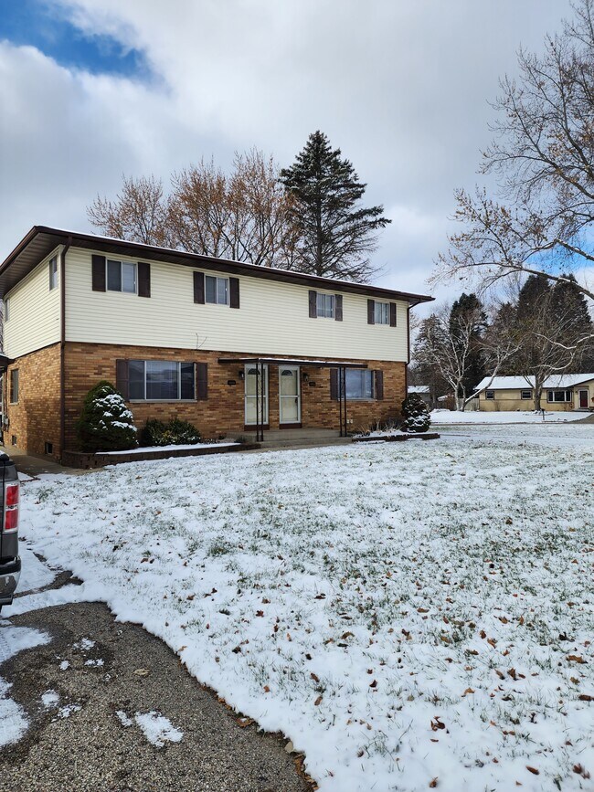 Building Photo - 1864 Murphy Woods Rd