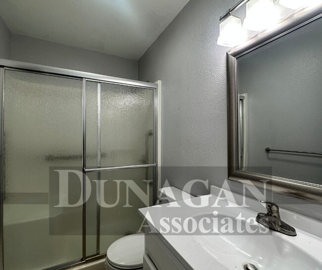 Foto del edificio - 4 Bedroom - 2 Bath Home Pet Friendly