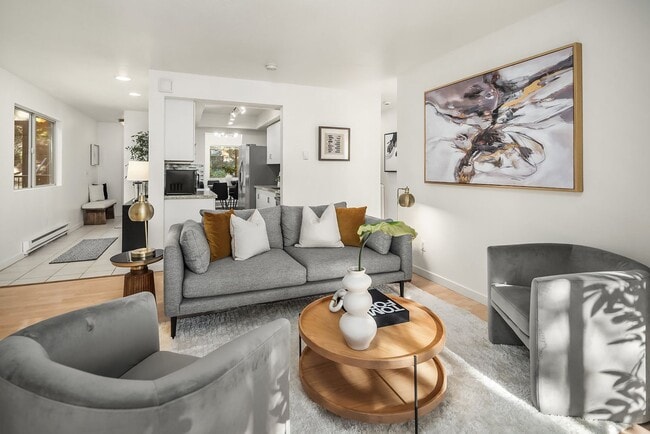 Building Photo - Bellevue Condo in Cherry Crest Vista with Updated Kitchen