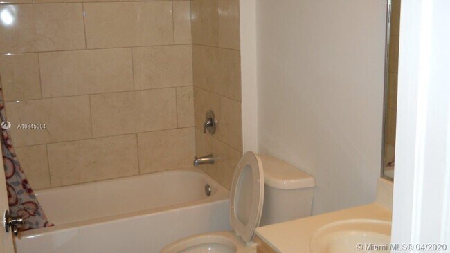 Foto del edificio - 9751 W Okeechobee Rd