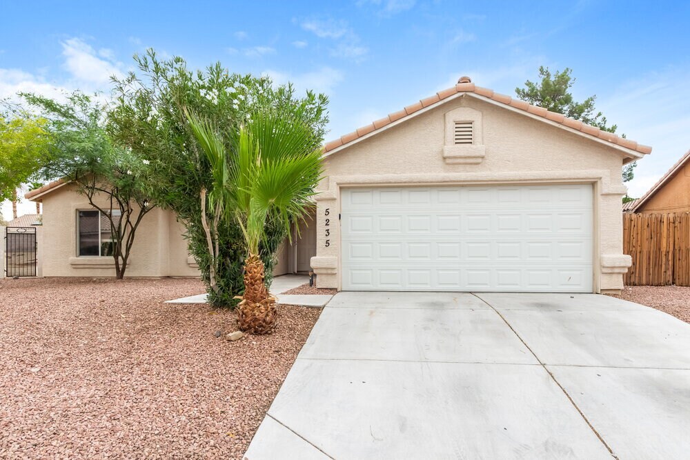 Foto principal - 5235 Acacia Grove St