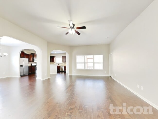 Foto del edificio - 616 Fredericksburg Dr