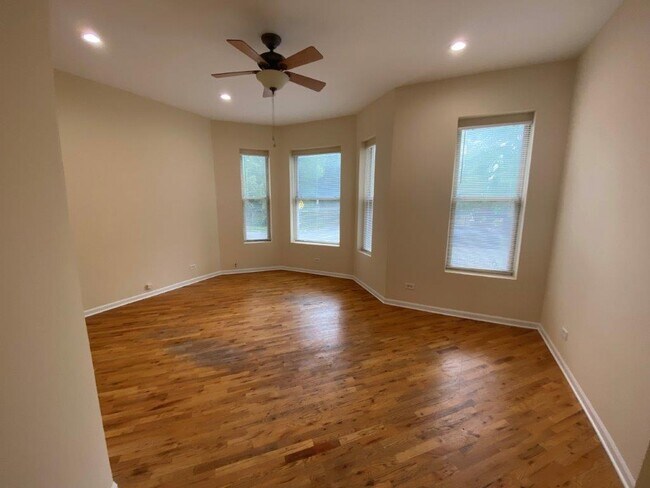Foto del edificio - 2300 S Ridgeway Ave