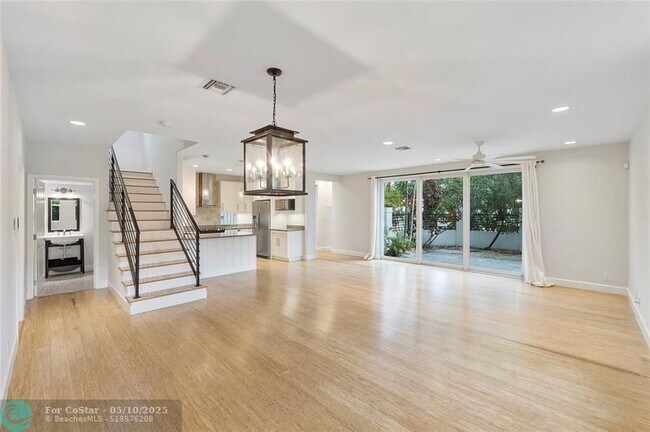 Foto del edificio - 825 NE 17th Way