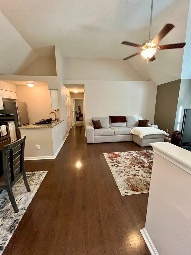 Foto del edificio - End Unit Condo in Les Chateaux