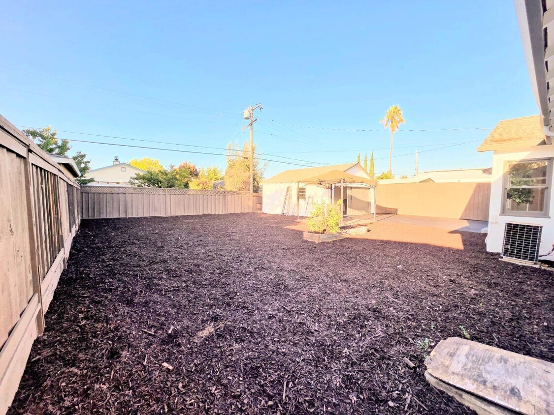 Foto principal - 3523 Kirkwood Dr