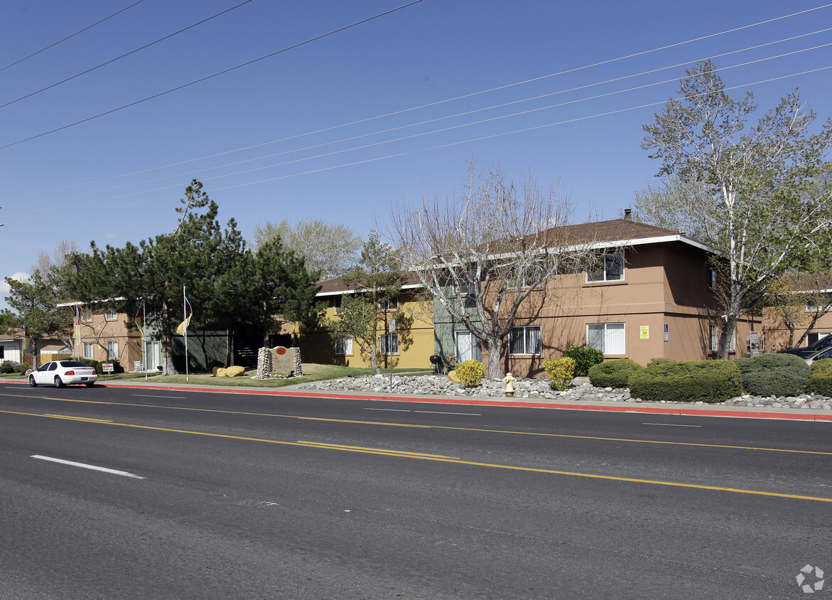 Primary Photo - Parkside Gardens Apartments