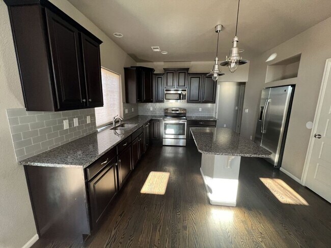 Foto del edificio - Stunning 3 Bed 3bath home in Banning Lewis...