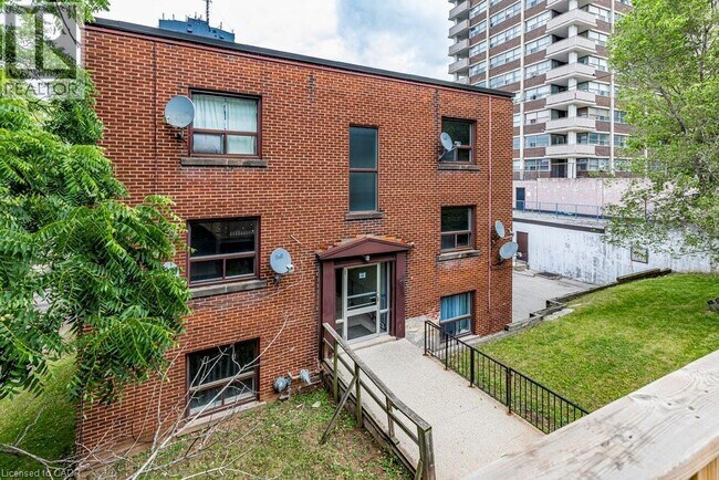 Building Photo - 118 St Joseph's Dr