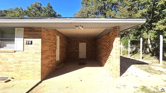 Building Photo - 114 Benton Ave