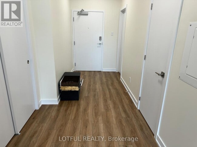 Photo du bâtiment - 630-630 Churchill Ave N