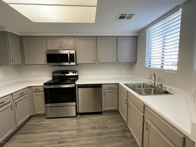 Foto del edificio - 4925 E Desert Cove Ave