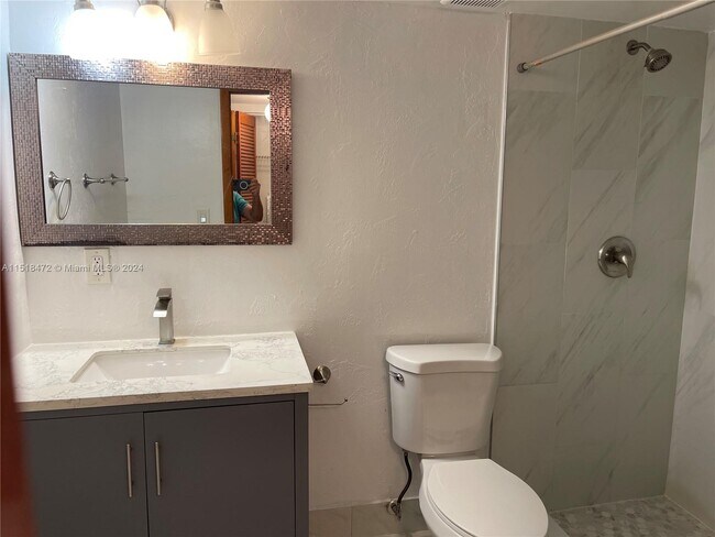 Building Photo - 15800 SW 90th Ct