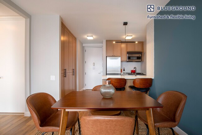 Foto del edificio - 560 W 43rd St