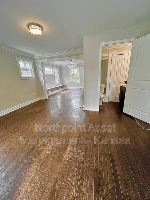Foto del edificio - 5526 Woodland Ave
