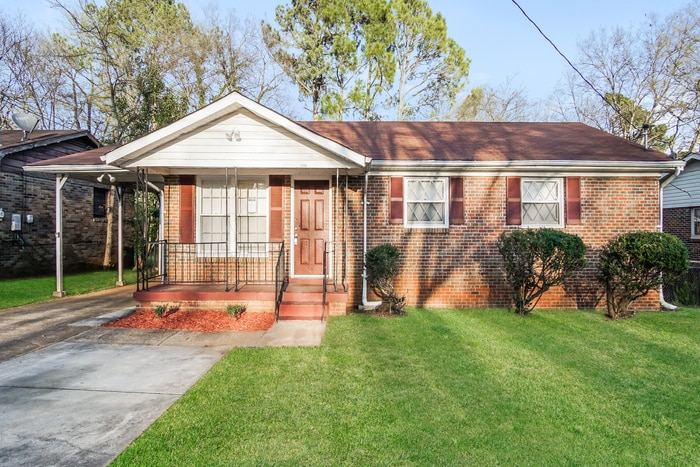 Primary Photo - Gorgeous Home in Huntsville!