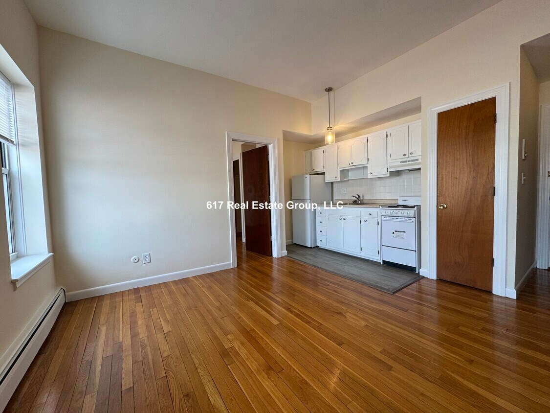 Foto del edificio - 168 N Beacon St