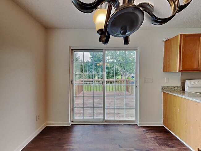 Foto del edificio - 125 Everett Park Dr
