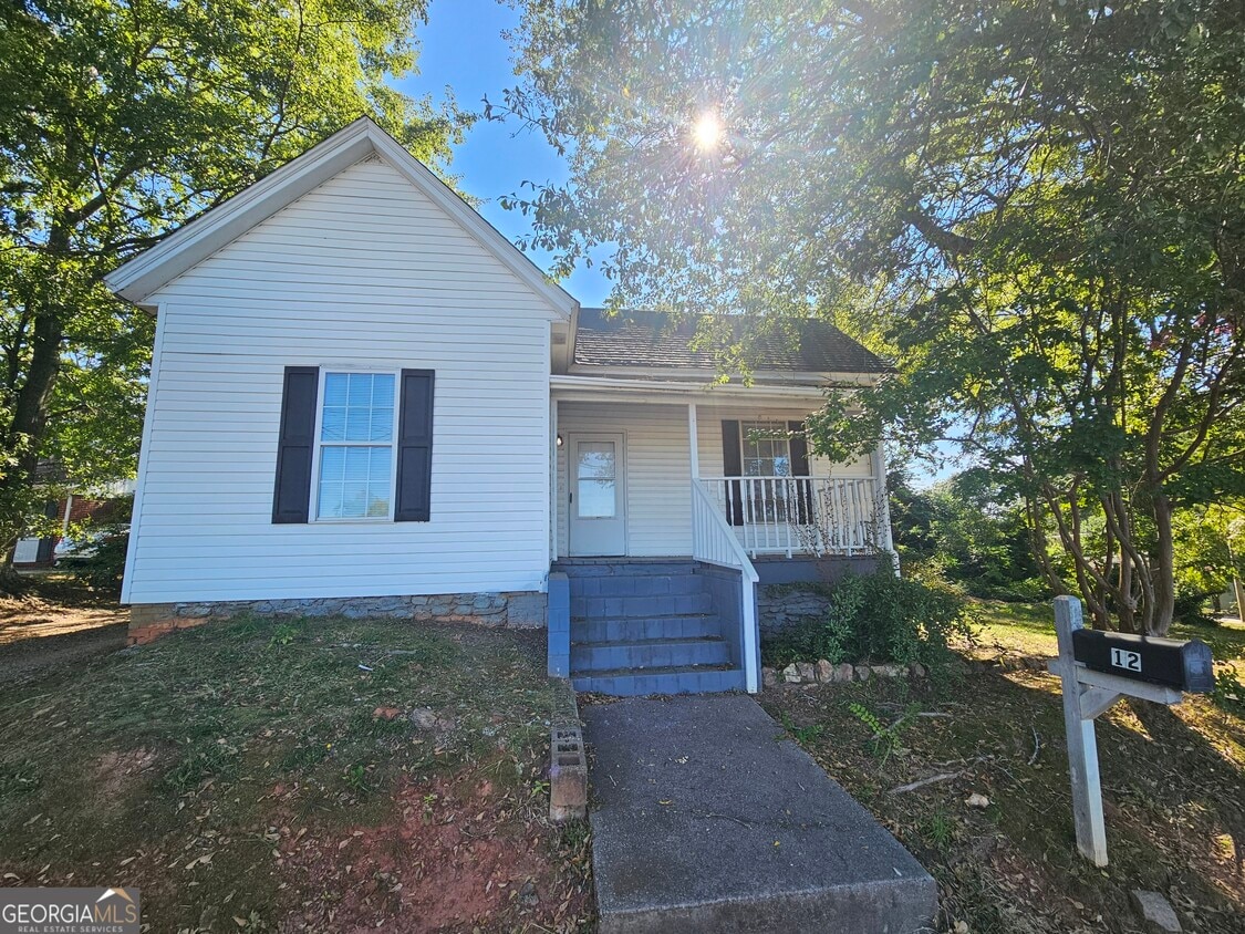 Foto principal - 12 Boone Dr