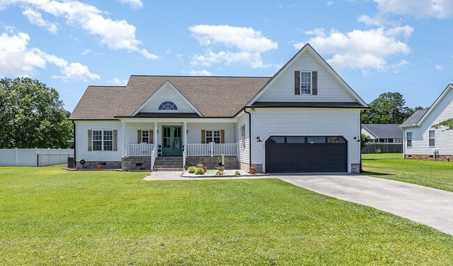 Building Photo - 305 Maddux Dr