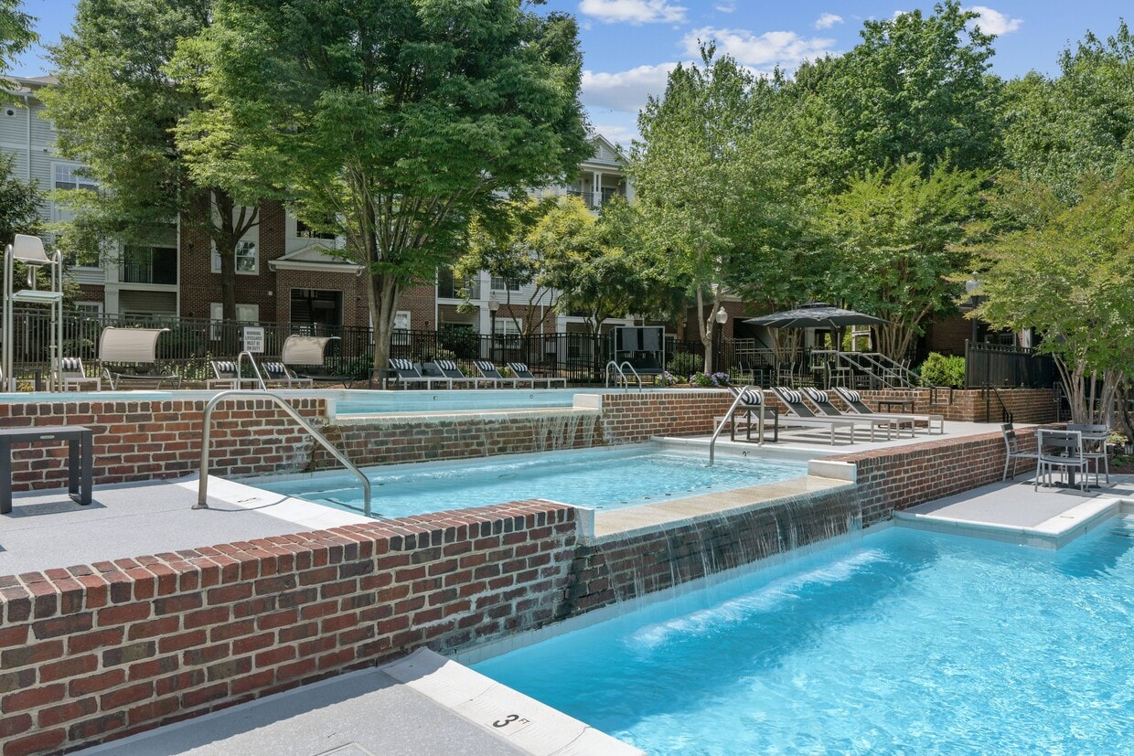 Finley At Fairfax Corner Apartments in Fairfax, VA