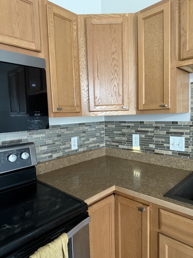 Building Photo - 401 S Wasilla St