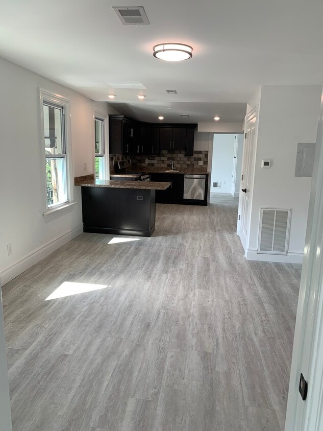 Loft style kitchen and family room - 152 Ferry St