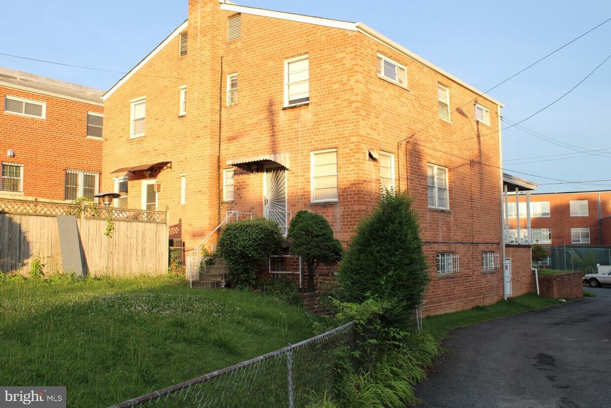 Primary Photo - 510 Hamilton St NE