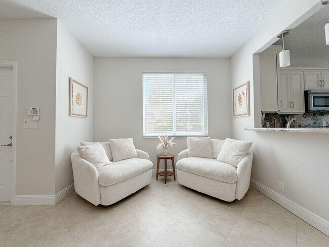 Building Photo - 6819 Via Regina