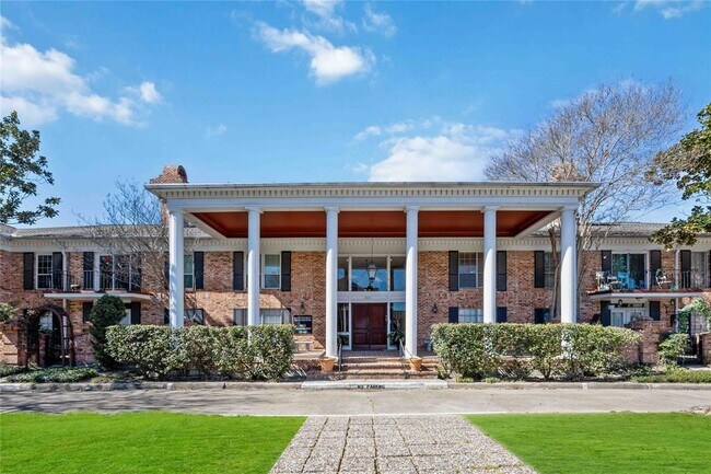 Foto del edificio - 2822 Briarhurst Dr