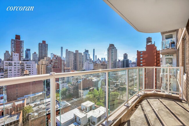 Building Photo - 404 E 79th St