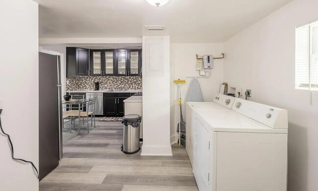 Building Photo - 3120 SW 12th Pl