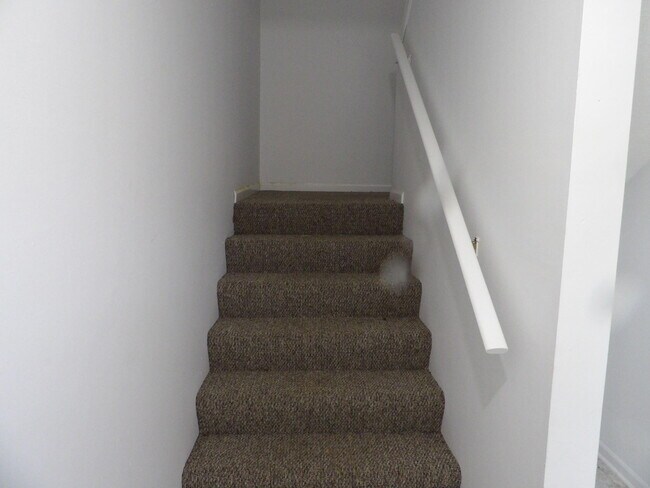 Building Photo - 204 Landings Dr